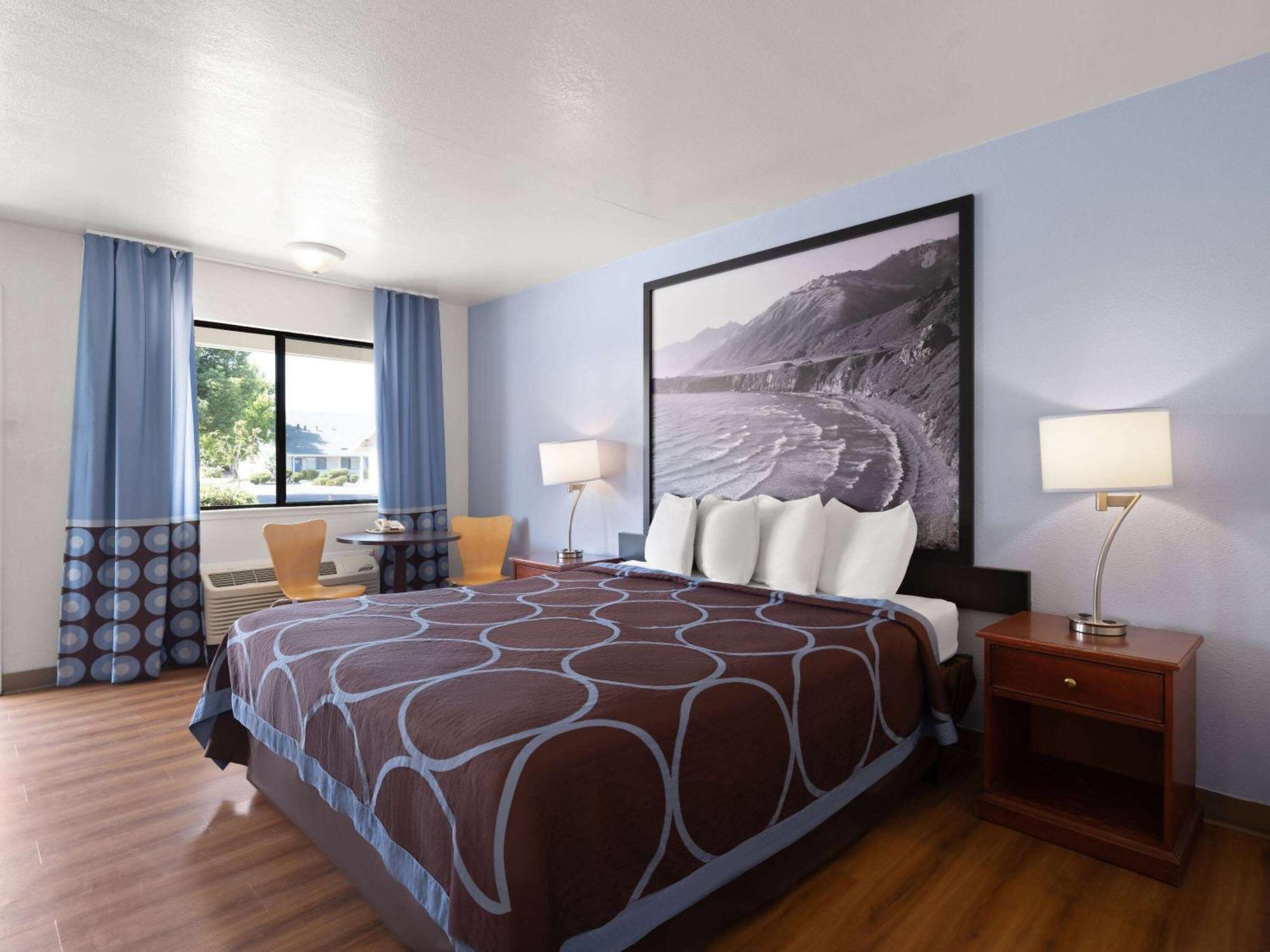 Super 8 By Wyndham Hotel
